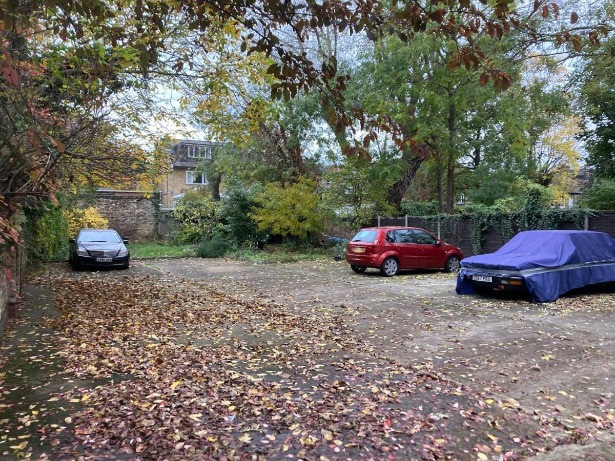 Stunning Ground Floor Garden Apartment - Entire Apartment, Centrally Located, With Free Off Road Parking By Flat & Wiffi, Beautifully Secluded, 3 Mins From All Amenities London Exterior photo